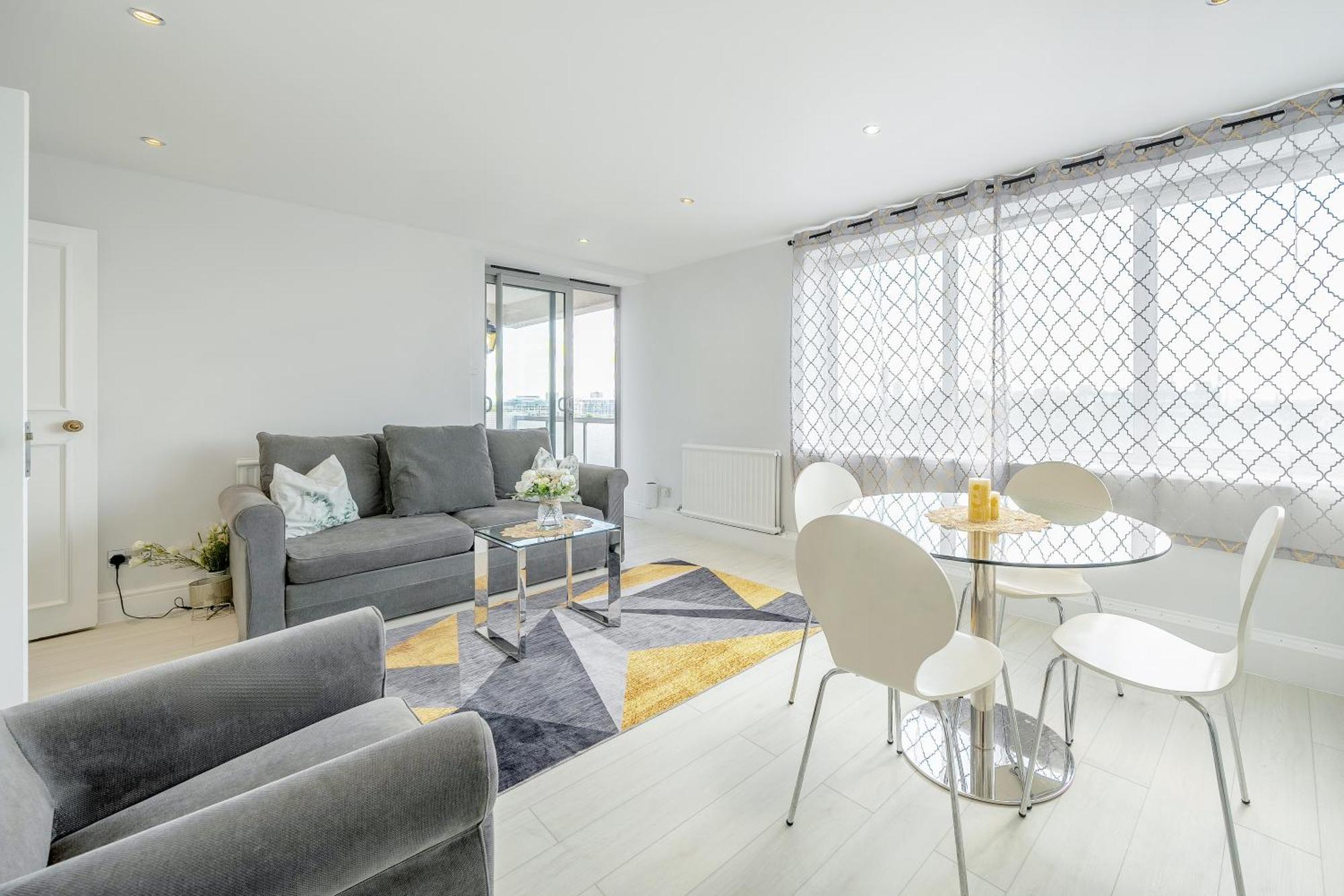 Apartment Stunning Flat In Chelsea, Kings Road With Balcony *